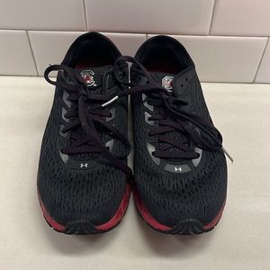 USC Gameock Under Armour shoes. Size 7